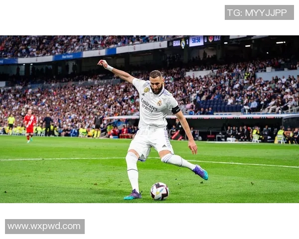 全球足球百大球星前十名精彩瞬间全景展示与排名解析