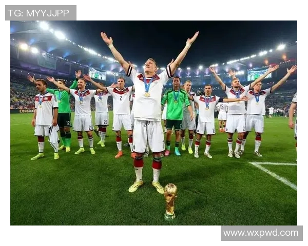 足球传奇施魏因施泰格签名卡珍藏版引发收藏热潮魅力不减 足球传奇施魏因施泰格签名卡珍藏版引发收藏热潮魅力不减